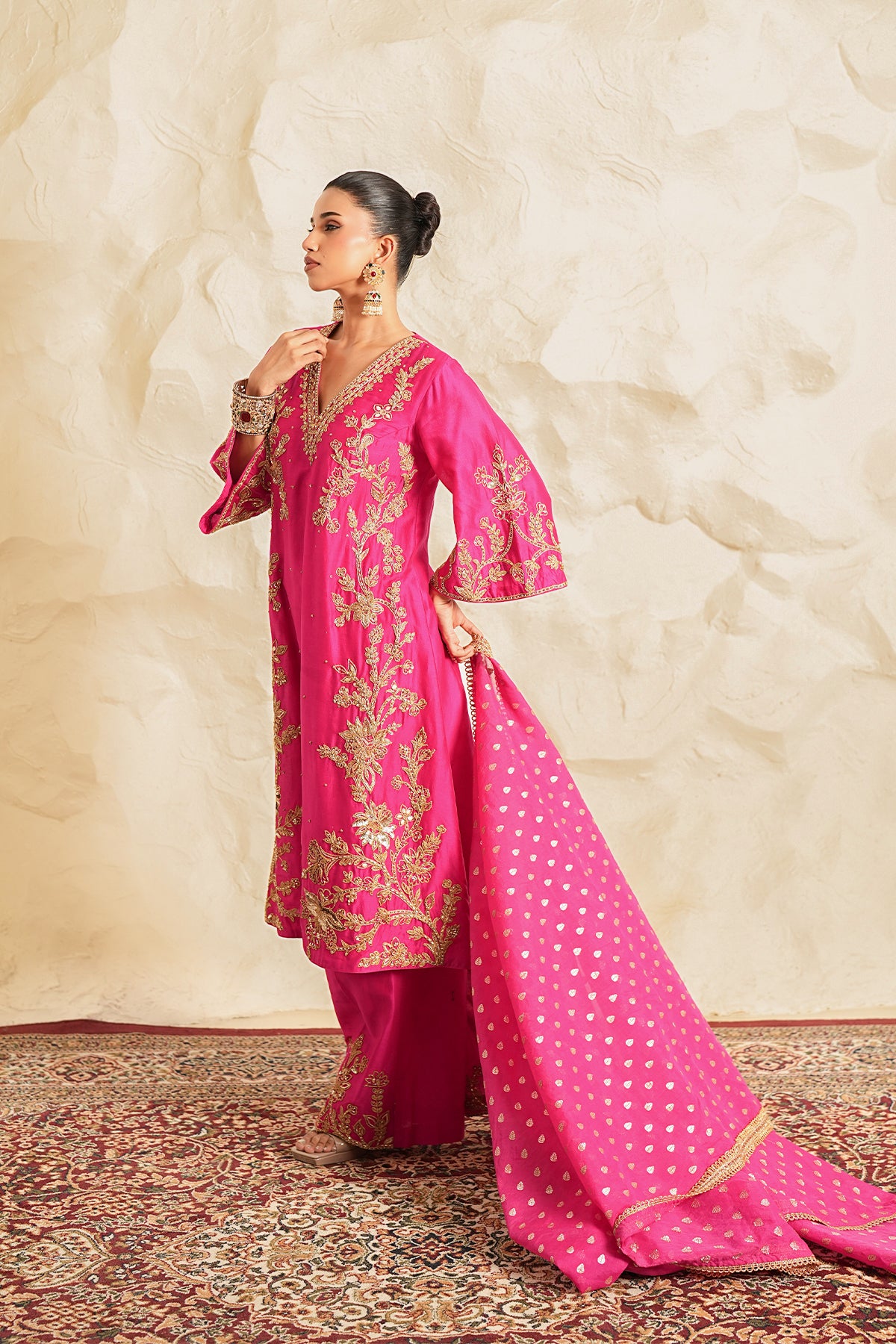 Riwaayat Gulabi Kurta Set