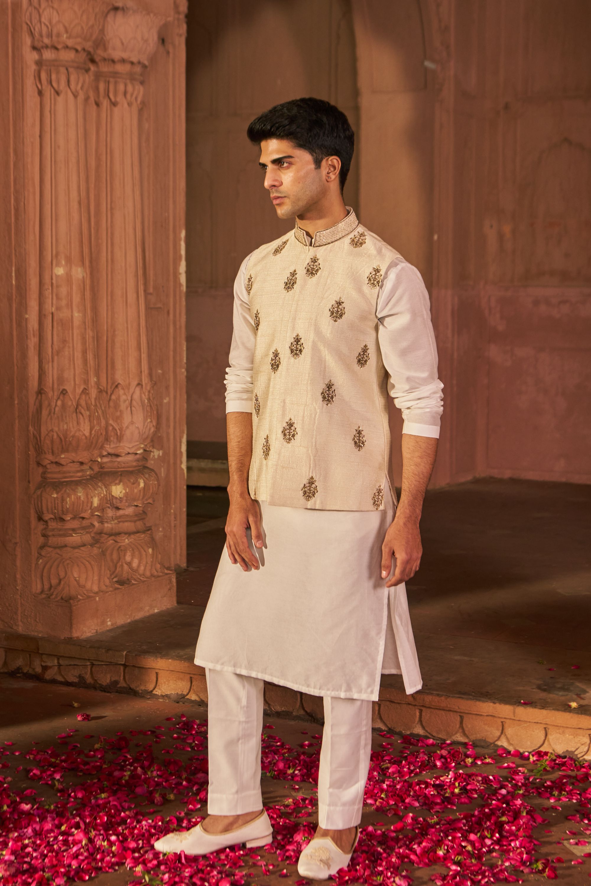KURTA AND BANDI SET (IVORY)