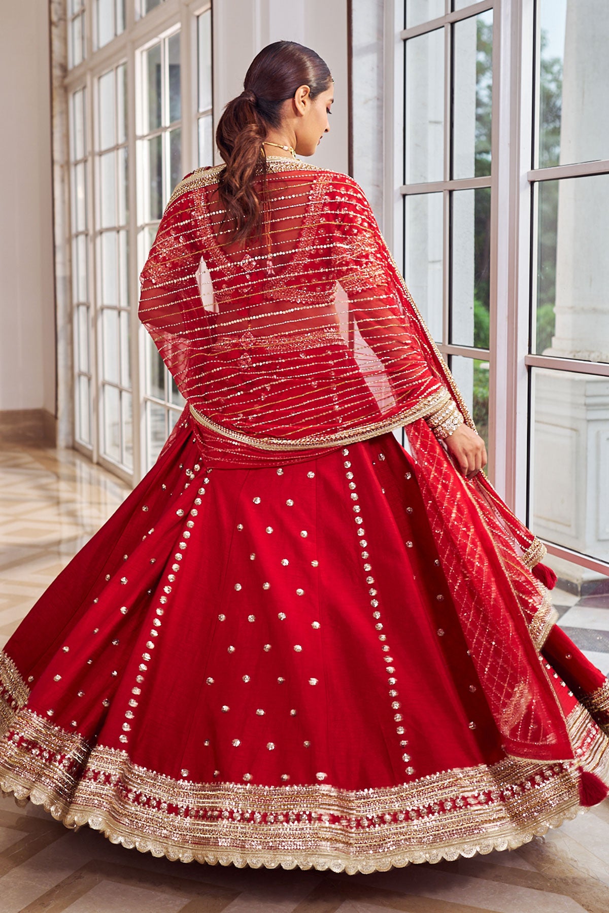Laal E Jahaan lehenga set