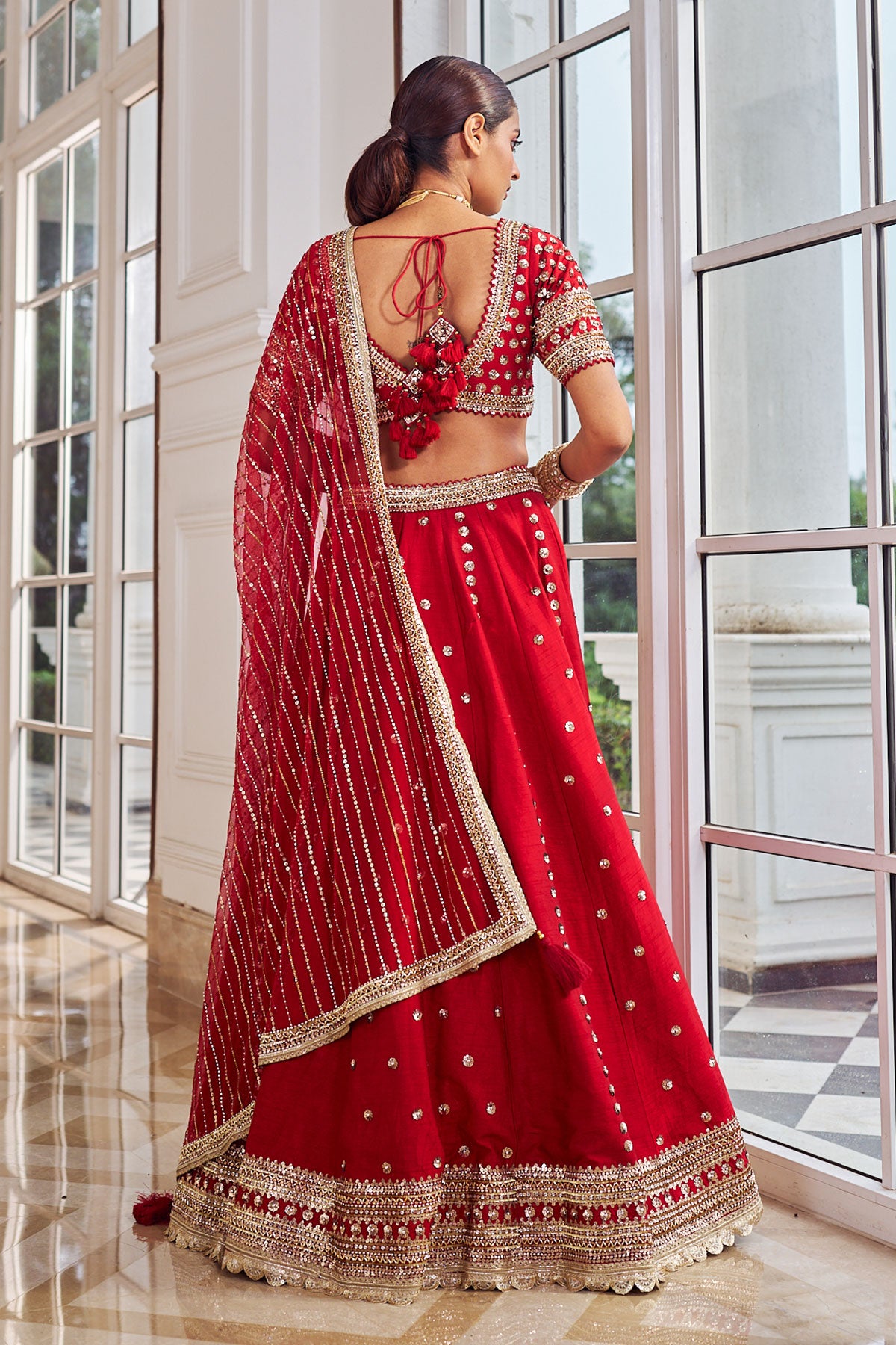 Laal E Jahaan lehenga set